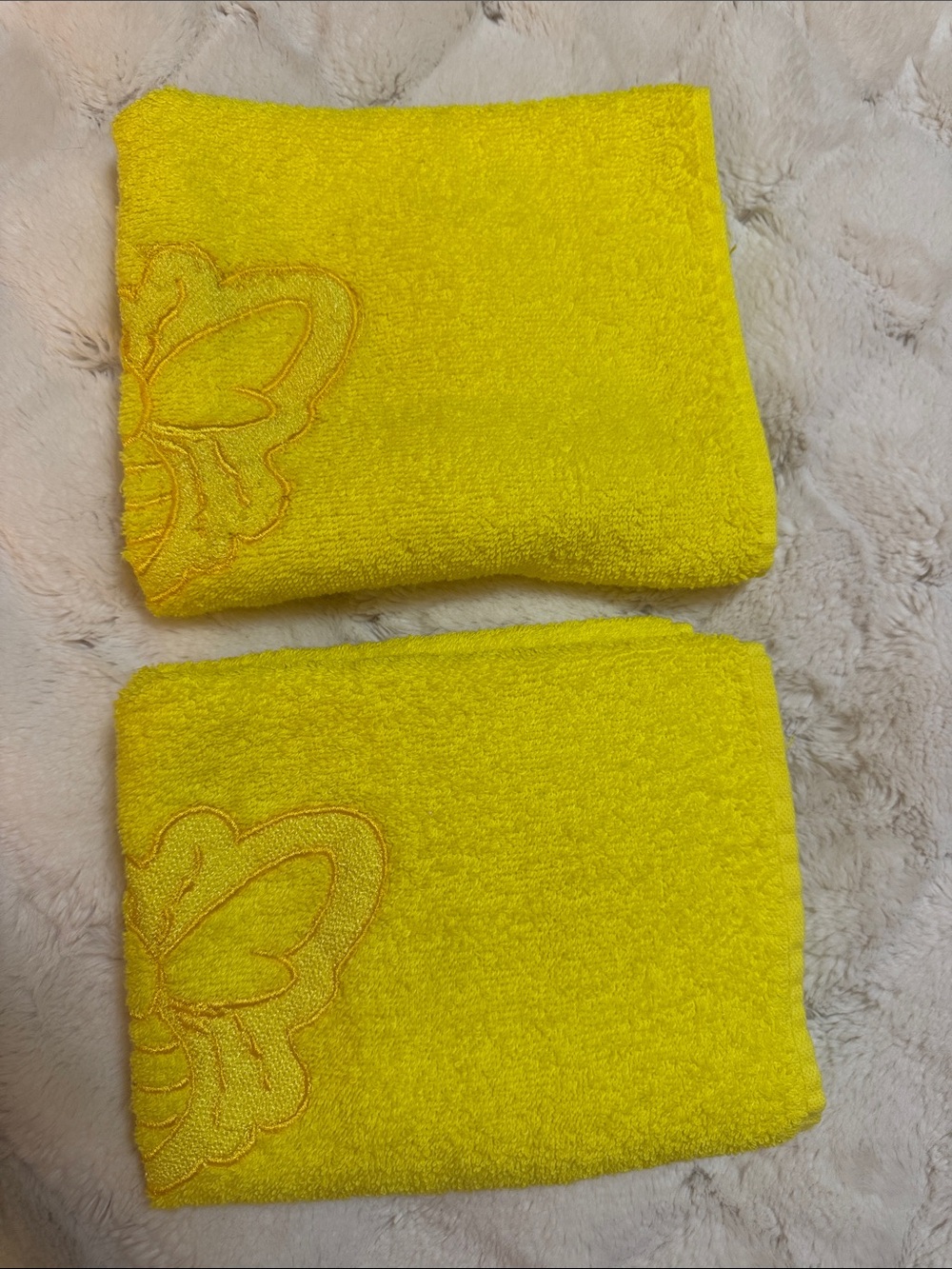 🐝Set of 2 Bright Yellow hand towels with Bee Embroidery🐝